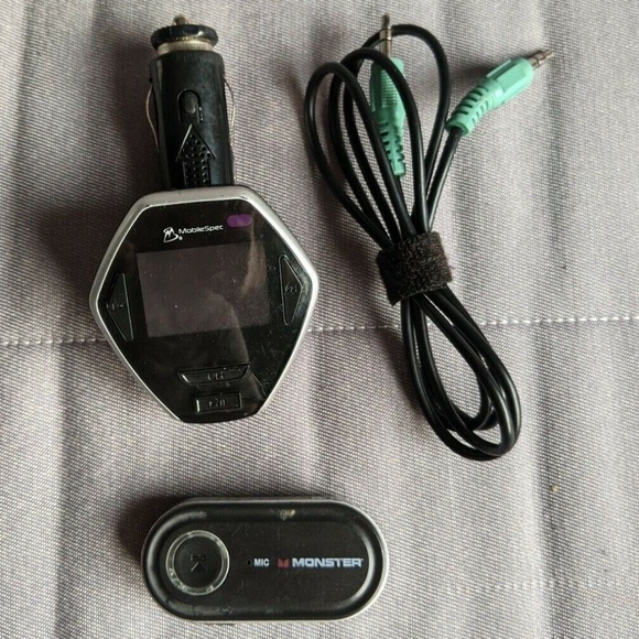 FM Transmitter & Bluetooth Auxiliary Receiver - Picture 1 of 4